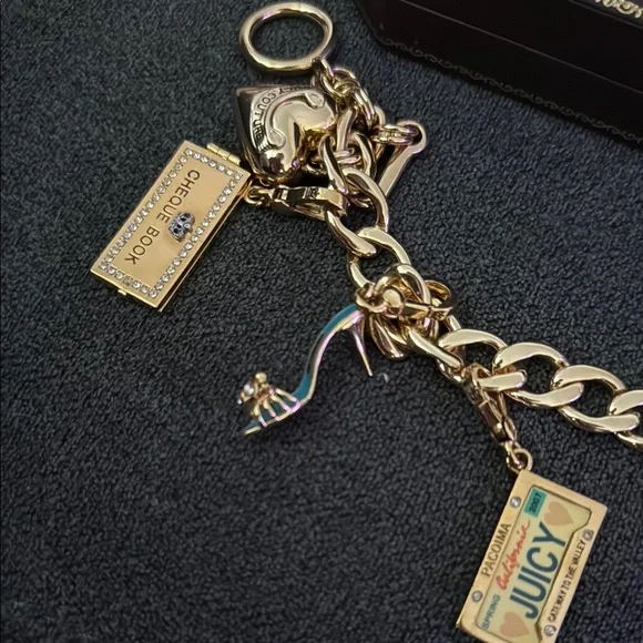 Juicy Couture Vintage Charm Bracelet (gold) - Picture 5 of 7